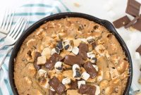 Gooey Skillet Smores Bake
