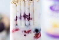 Refreshing Berry Greek Yogurt Breakfast Pops