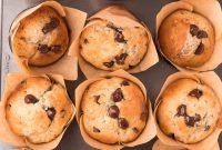 Bakery-Style Banana Chocolate Chip Muffins