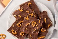 Autumn Pumpkin Toffee Pretzel Bark