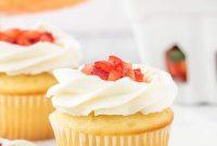 Creamy Strawberry Shortcake Cupcakes