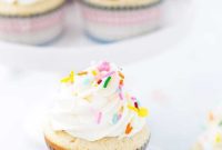 Velvety Vanilla Cupcakes with Cream Cheese Clouds