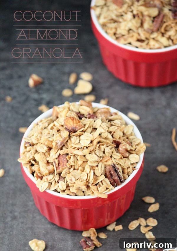 Crunchy, hearty and delicious coconut almond granola to start off the year on the right foot! Homemade healthy breakfast.