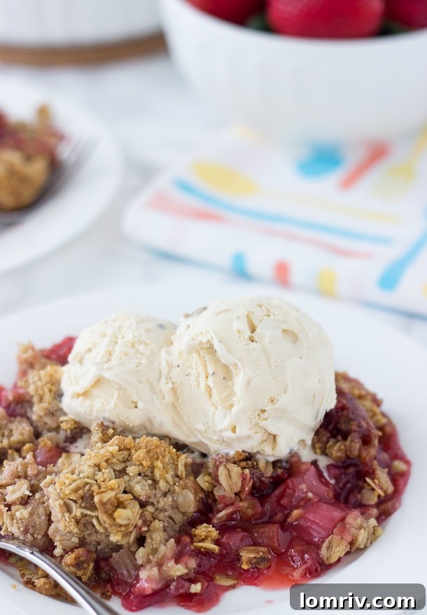 Strawberry Raspberry Rhubarb Crumble