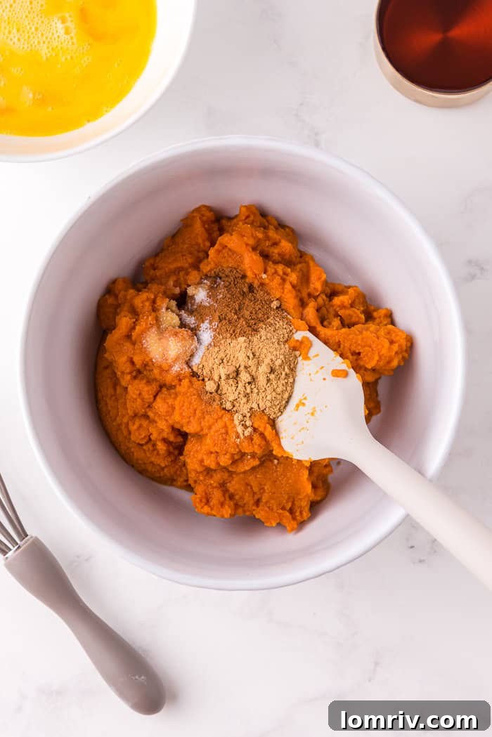 Maple pumpkin filling in a bowl.