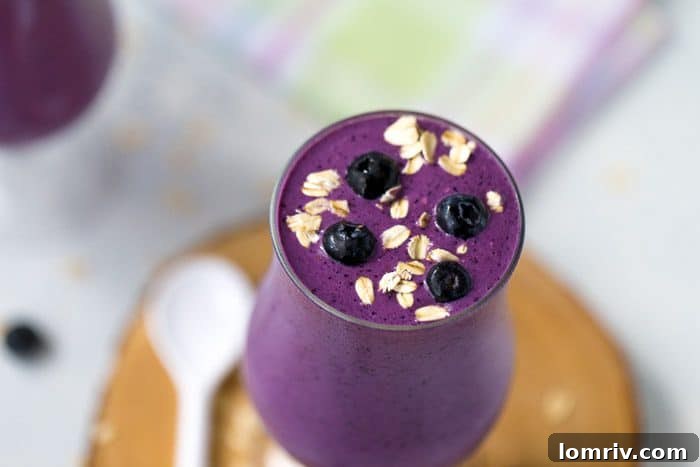 Fresh Ingredients for a Hearty Blueberry Oatmeal Smoothie