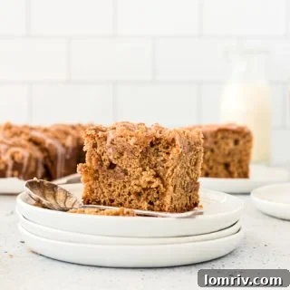 Chai coffee cake on a plate.